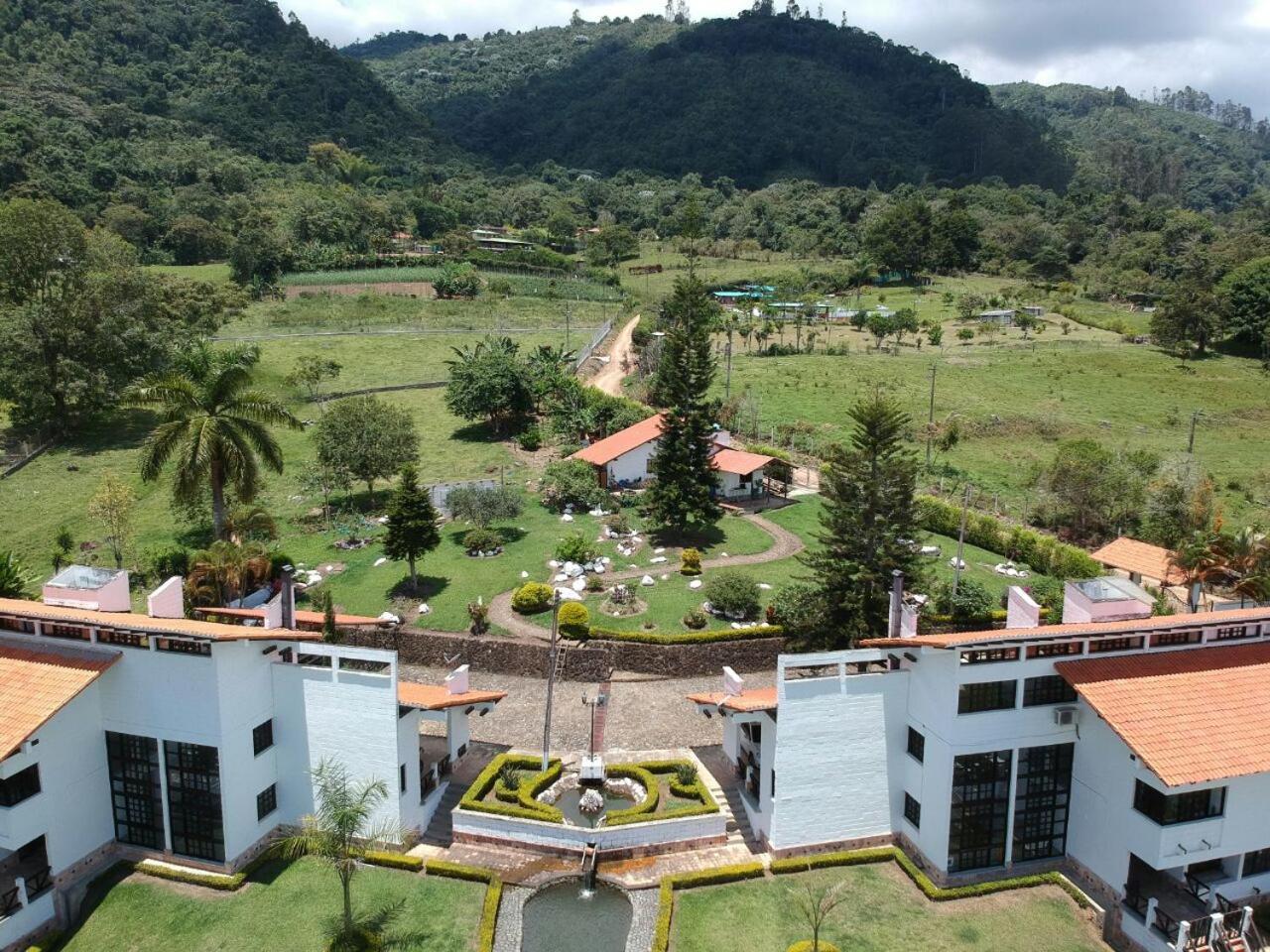 Hotel Maca Lago Calima Exterior foto